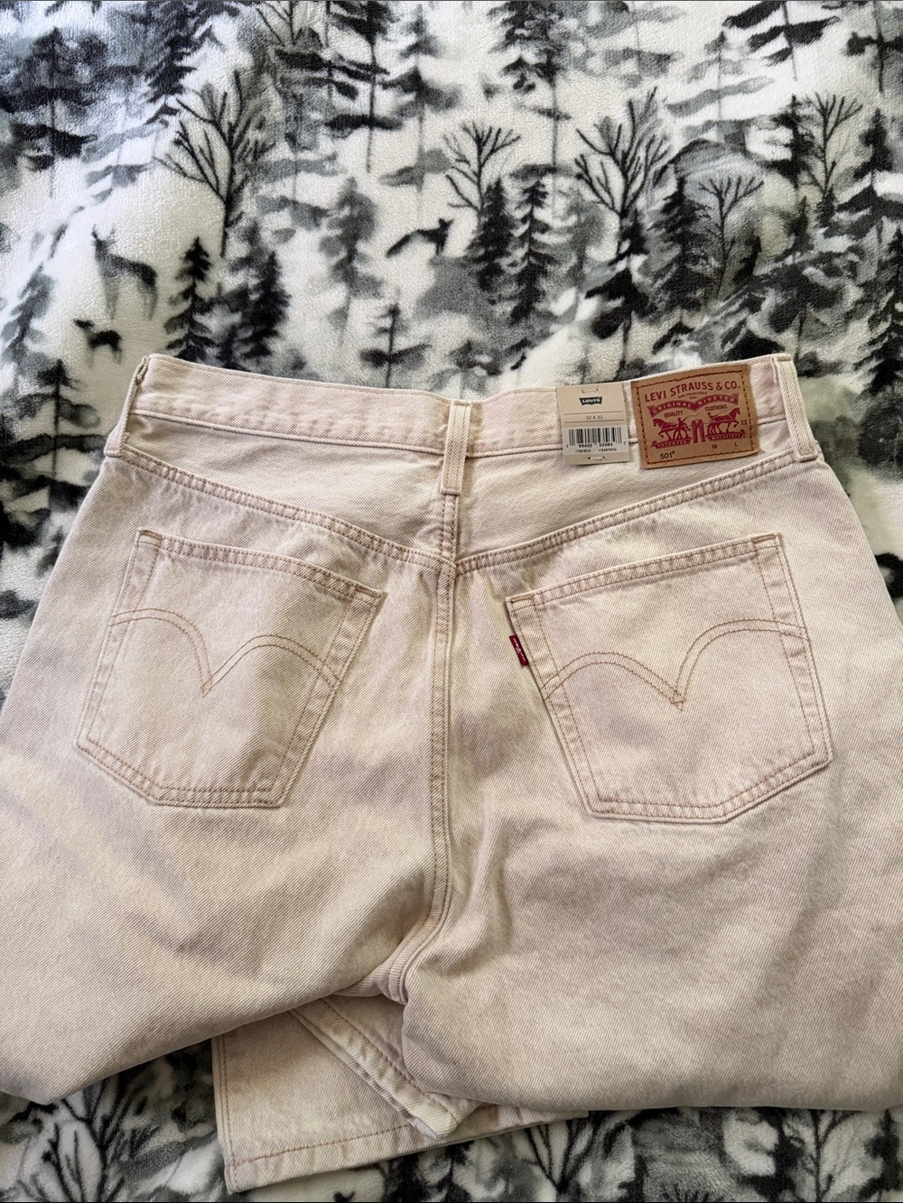 Levi's 501 Straight Leg Jeans in Pale Pink - Picture 3 of 6